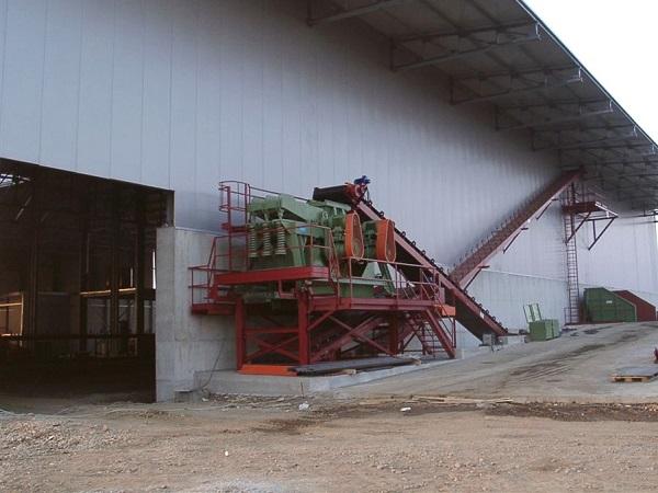 External view of clay belt conveyor